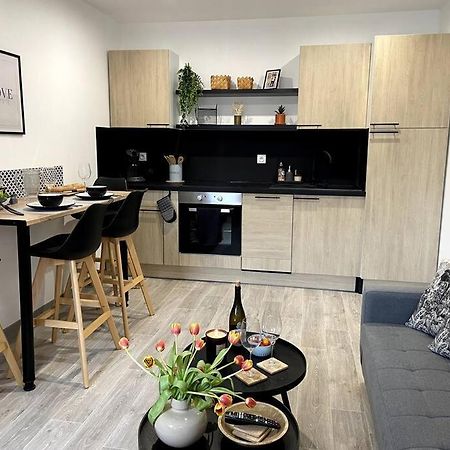 Bel Appartement Sur Cour Plein Centre Ville Et Parking 물랭 외부 사진