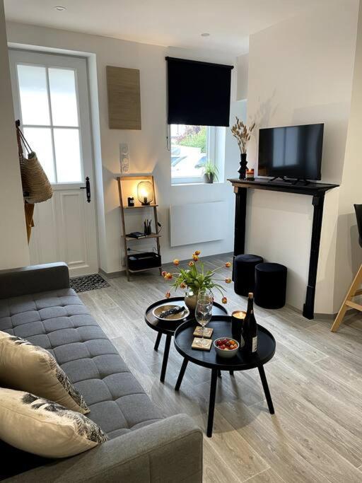 Bel Appartement Sur Cour Plein Centre Ville Et Parking 물랭 외부 사진