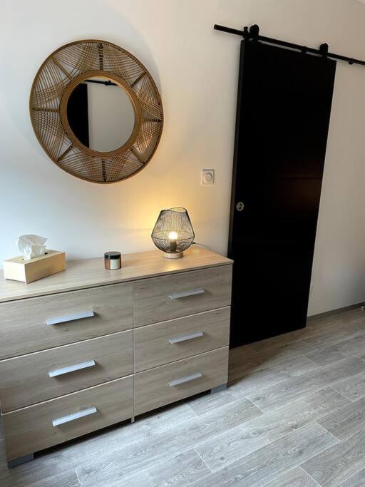 Bel Appartement Sur Cour Plein Centre Ville Et Parking 물랭 외부 사진
